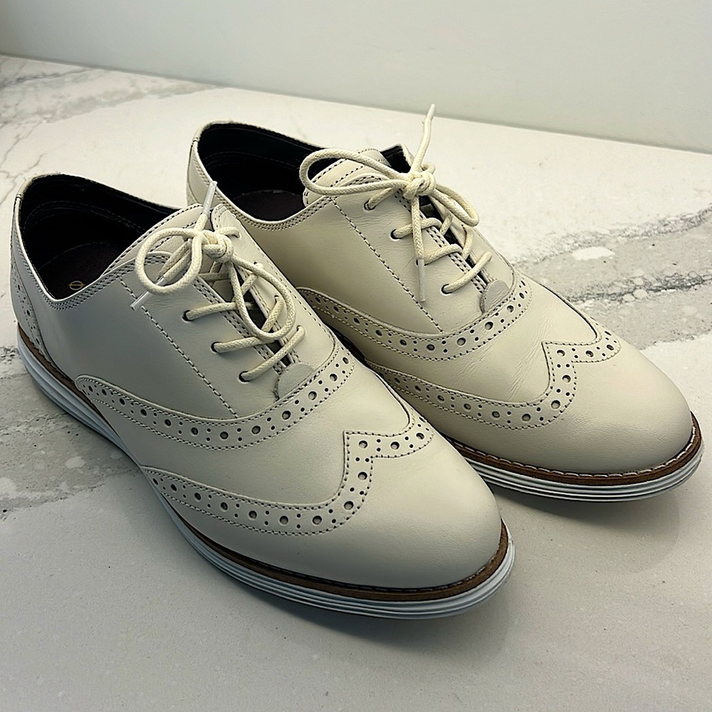 ColeHaan Women’s Size 7.5 Leather Wingtip shoes
